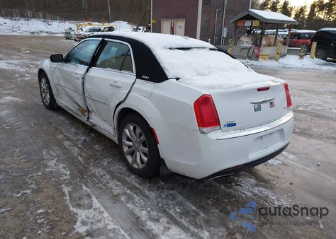 2017 Chrysler 300 Limited Awd из США, поврежденный, VIN 2C3CCARG5HH648620